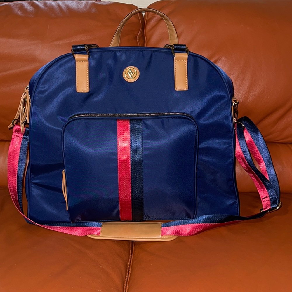 NWT ADRIENNE VITTADINI NAVY TRAVEL BAG